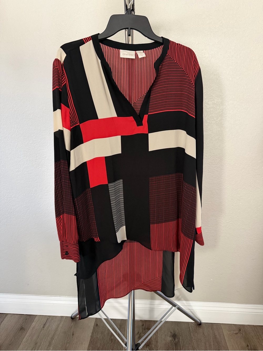 Chico's Black, Red & Cream Graphic V-Neck Tunic